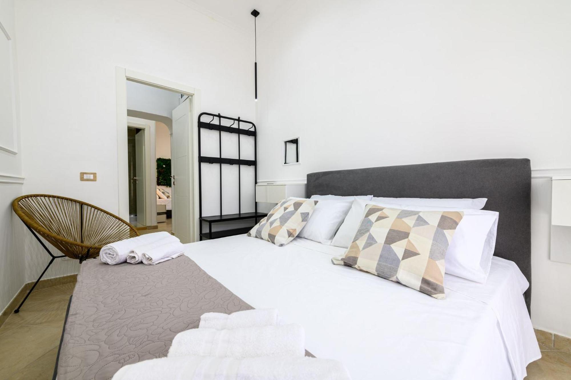Giordano Suite Center Наполи Екстериор снимка