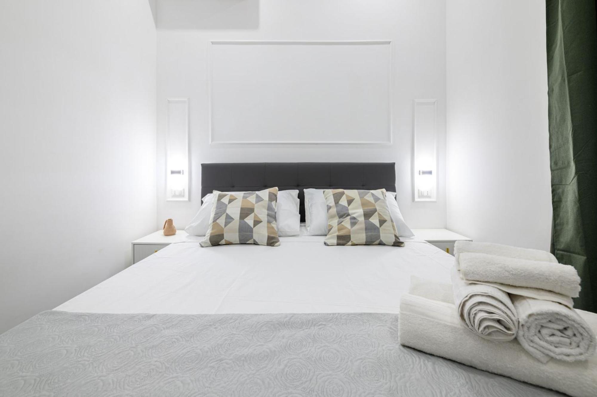 Giordano Suite Center Наполи Екстериор снимка