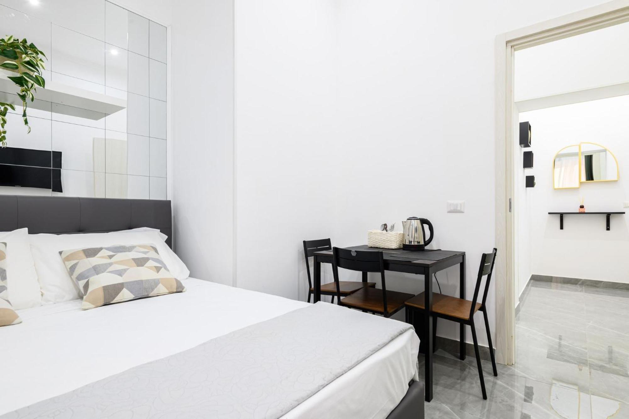Giordano Suite Center Наполи Екстериор снимка