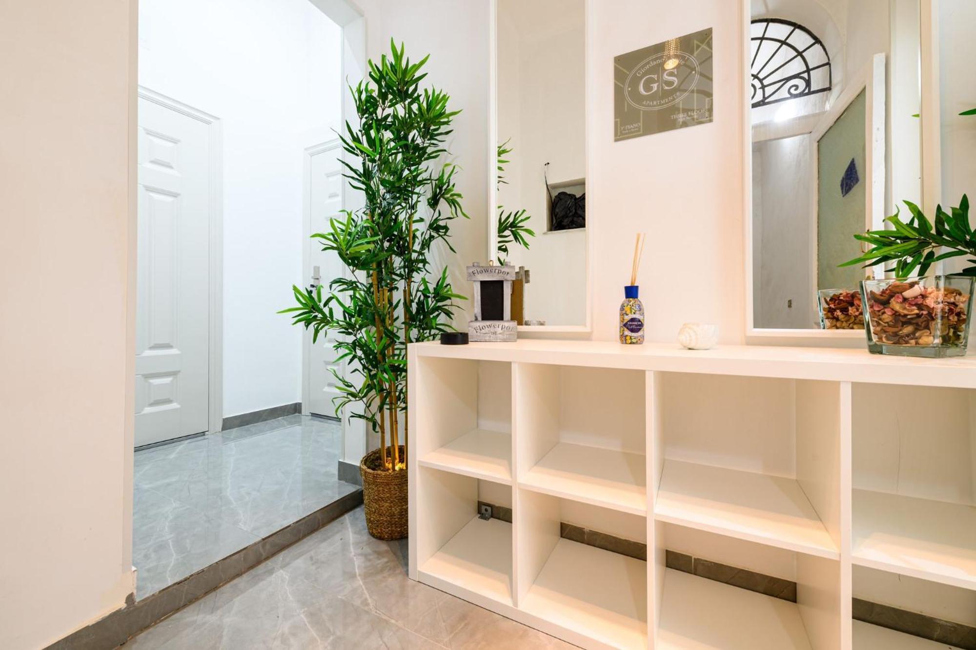 Giordano Suite Center Наполи Екстериор снимка